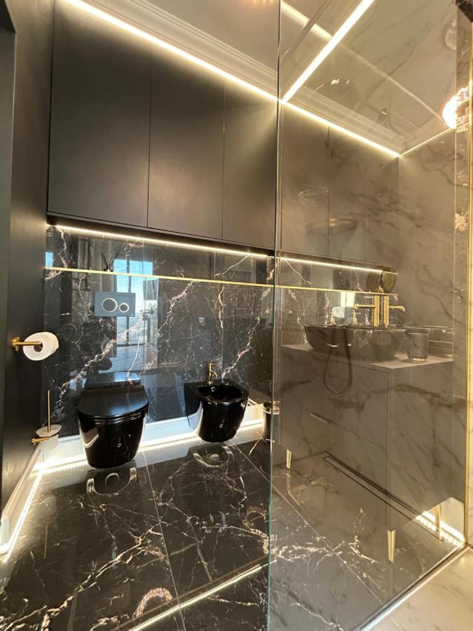 Hanza Tower Home4u Apartament *